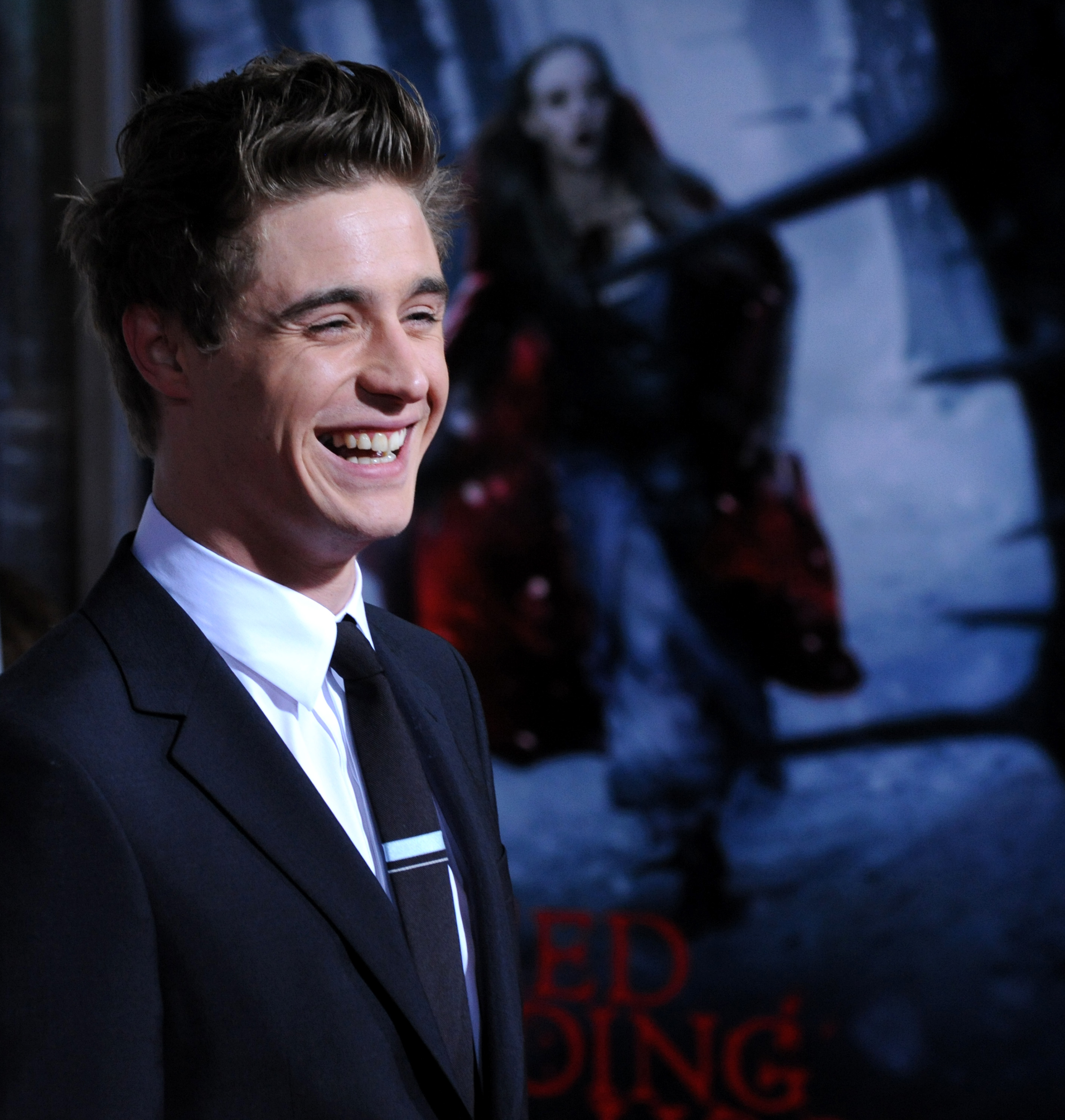 max-irons-attends--red-riding-hood--premiere-los-angeles-25